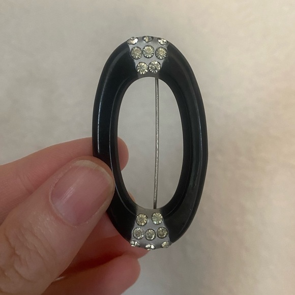 Vintage Jewelry - Vintage Black Plastic Oval Brooch with Rhinestone